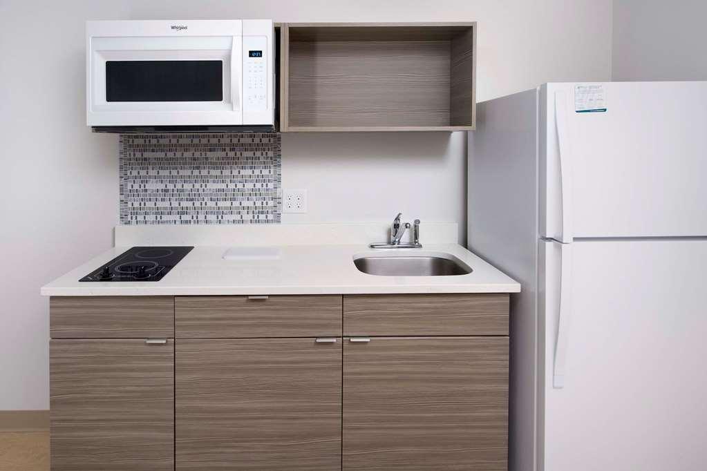 Woodspring Suites Seattle Еверетт Номер фото