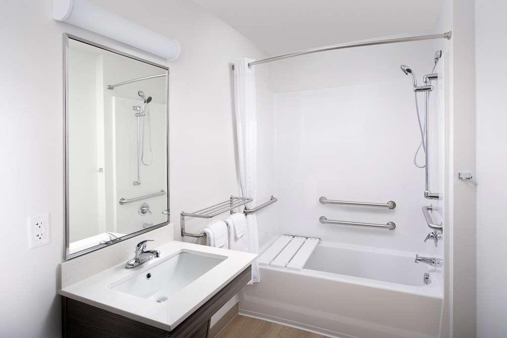 Woodspring Suites Seattle Еверетт Номер фото